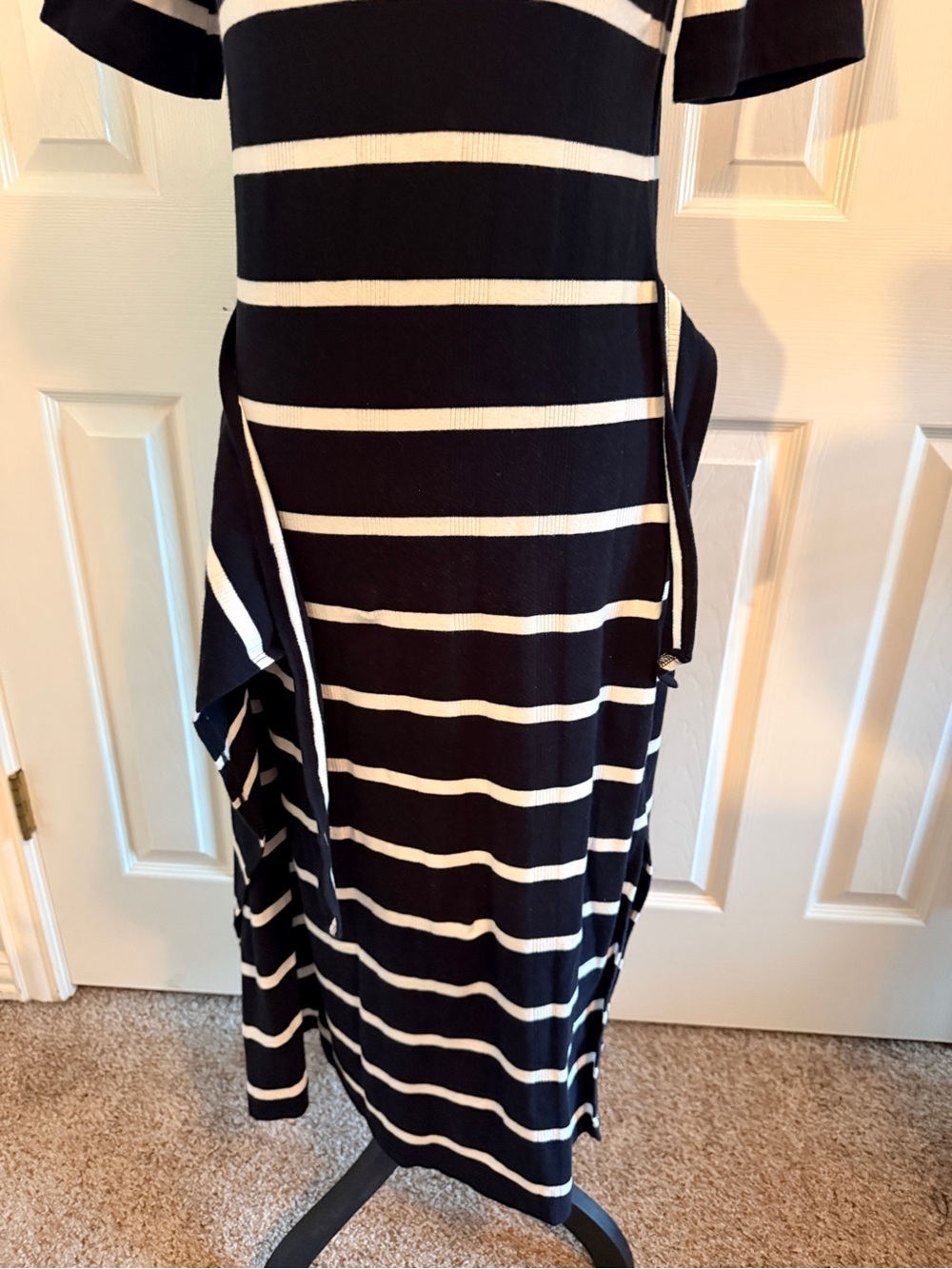 Evereve Black & White Striped Tie-Waist Midi Dress - Picture 3 of 9